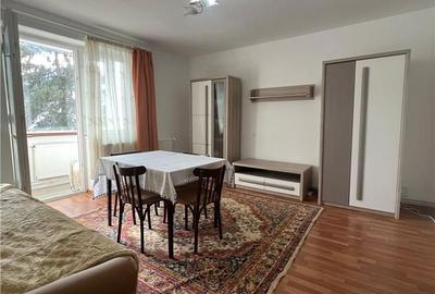 Apartament cu 2 camere semidecomandat, mobilat în Centrul Civic