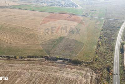 Teren de 39016 mp, în Gai