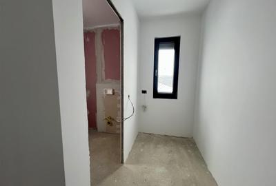 Casă cu 6 camere decomandat cu Teren 440 Mp în Valea Adâncă