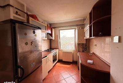 Apartament cu 3 camere decomandat în Spitalul Județean