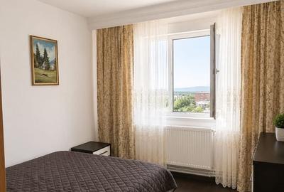 Apartament cu 3 camere semidecomandat în Central