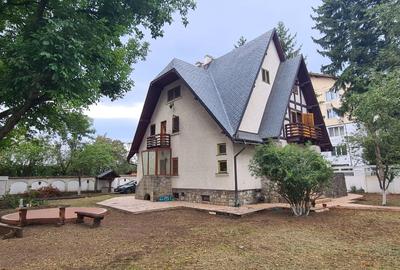 Casă individuală cu 7 camere cu Canalizare în Central - 3