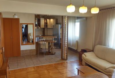 Apartament cu 2 camere decomandat în Republicii
