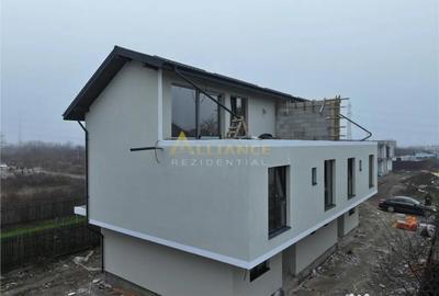 Casă cu 5 camere cu Teren 250 Mp în Central