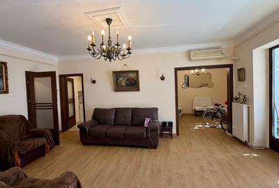 Apartament cu 4 camere semidecomandat în Primăverii