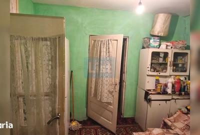 Casă cu 7 camere cu Teren 1400 Mp în Poienarii Burchii