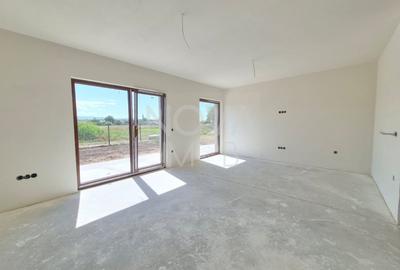 Duplex cu 4 camere cu Canalizare în Șura Mică