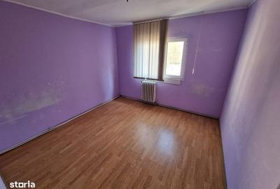 Apartament cu 4 camere decomandat în Tomești