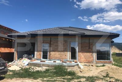 Casă individuală cu 3 camere cu Garaj în Cristian