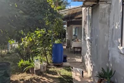 Casă cu 6 camere cu Teren 5165 Mp în Beștepe