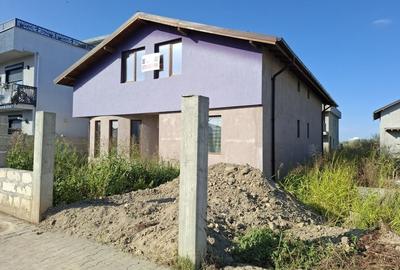 Casă cu 4 camere în Central
