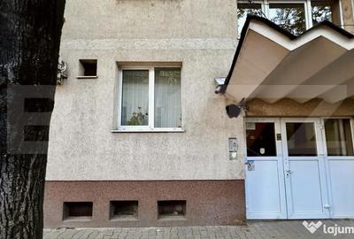 Apartament cu 3 camere semidecomandat în Central - 1
