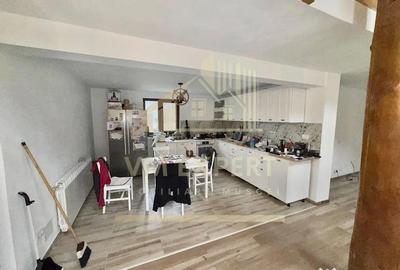 Casă cu 5 camere cu Teren 1362 Mp în Dragoslavele - 1