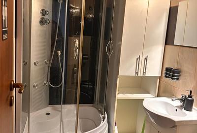 Apartament cu 3 camere decomandat în Micro 1 - 2