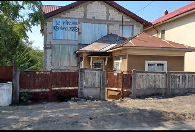Casă individuală cu 4 camere cu Teren 600 Mp în Peretu - 1