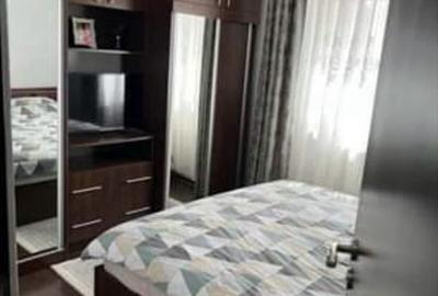 Apartament cu 3 camere decomandat în Exterior Vest