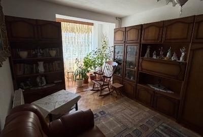 Apartament cu 3 camere decomandat, mobilat în Central
