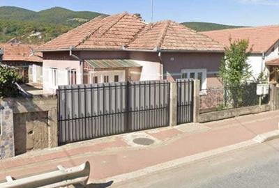 Casă cu 4 camere în Micești