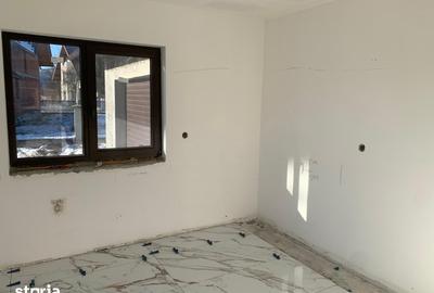 Casă cu 5 camere cu Teren 1390 Mp în Vicovu de Sus
