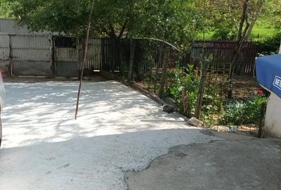 Casă cu 2 camere cu Teren 500 Mp în Cârlomănești