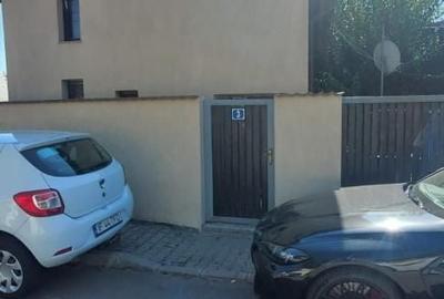 Casă cu 9 camere cu Teren 251 Mp în Central