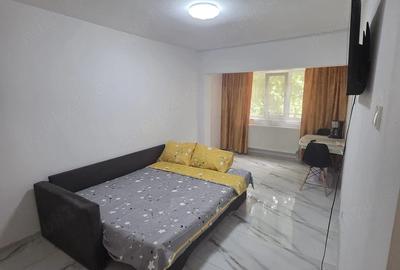 Garsonieră decomandată în Central