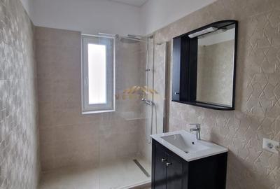 Casă cu 4 camere cu Teren 453 Mp în Vărăști