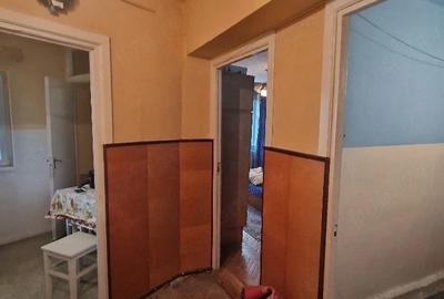 Garsonieră decomandată în Girocului