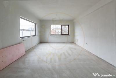 Casă cu 7 camere cu Teren 800 Mp în Mărăcineni