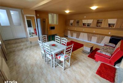 Casă cu 6 camere cu Canalizare în Răcășdia
