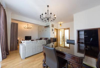 Apartament cu 3 camere decomandat, mobilat în P-ța Victoriei