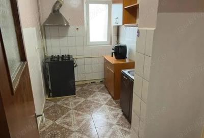 Apartament cu 3 camere decomandat în Crângași