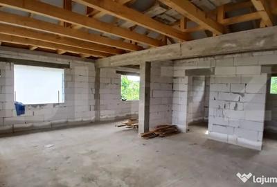 Casă cu 3 camere cu Teren 390 Mp în Suseni