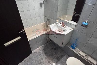 Apartament cu 2 camere decomandat în Titan