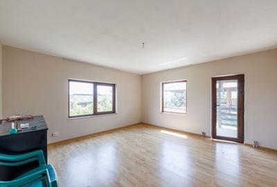 Casă cu 4 camere cu Teren 705 Mp în Central