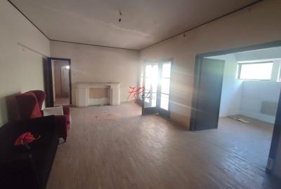 Apartament cu 3 camere semidecomandat în Libertății