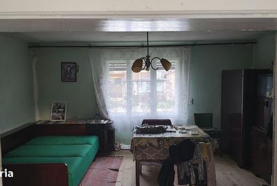 Casă cu 4 camere cu Teren 2000 Mp în Curtea - 2