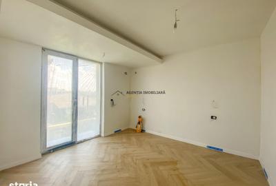 Casă cu 4 camere cu Teren 380 Mp în Odăi