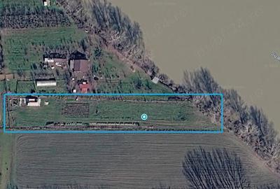 Teren de 4400 mp, în Țuglui
