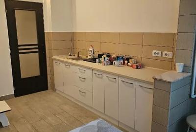 Apartament cu 2 camere decomandat în Tractorul