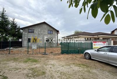 Casă cu Teren 800 Mp în Mărăcineni