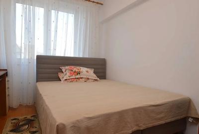 Apartament cu 3 camere decomandat, mobilat în Tineretului
