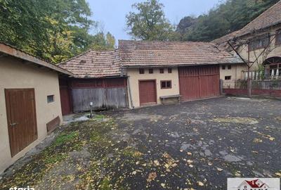 Casă cu 4 camere decomandat în Stremț
