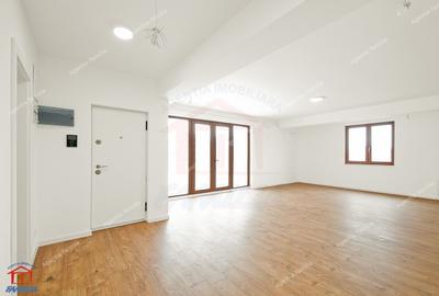 Penthouse cu 3 camere decomandat în Mazepa 1 - 3