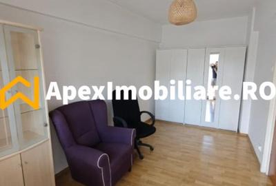 Apartament cu 3 camere semidecomandat în Universitate
