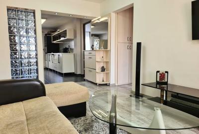 Apartament cu 3 camere decomandat în Ultracentral