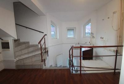 Casă cu 4 camere semidecomandat cu Teren 207 Mp în Central - 14