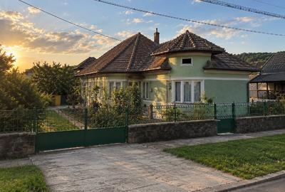 Casă individuală cu 3 camere cu Canalizare în Central