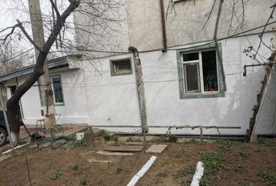 Apartament cu 3 camere semidecomandat în Exterior Vest