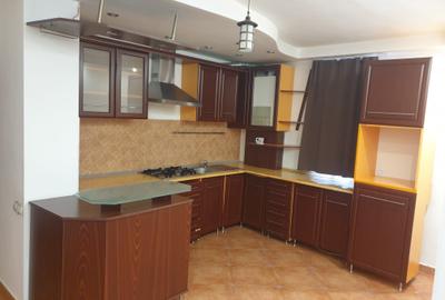 Apartament cu 3 camere decomandat în Sângeorgiu de Mureș - 2